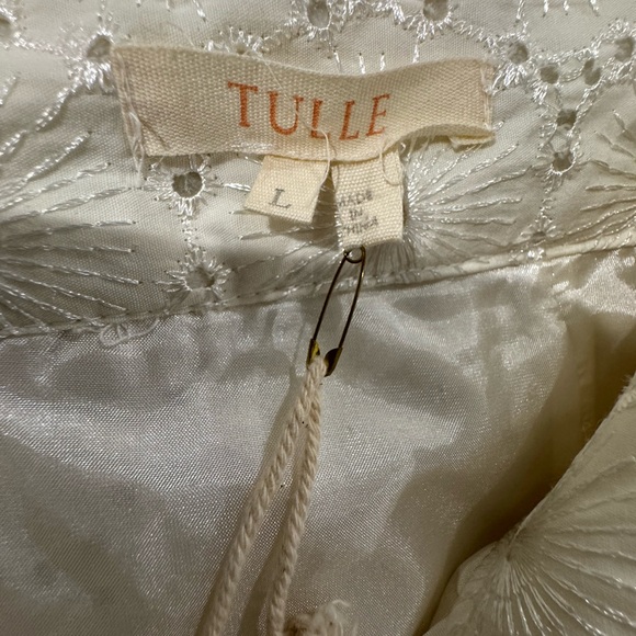 Tulle sz LG Cream Eyelet Mini Skirt w/back zipper & hidden side pockets - Picture 3 of 4